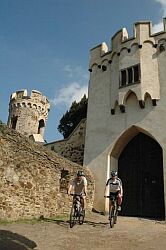 Castles and Palaces bicycle tour